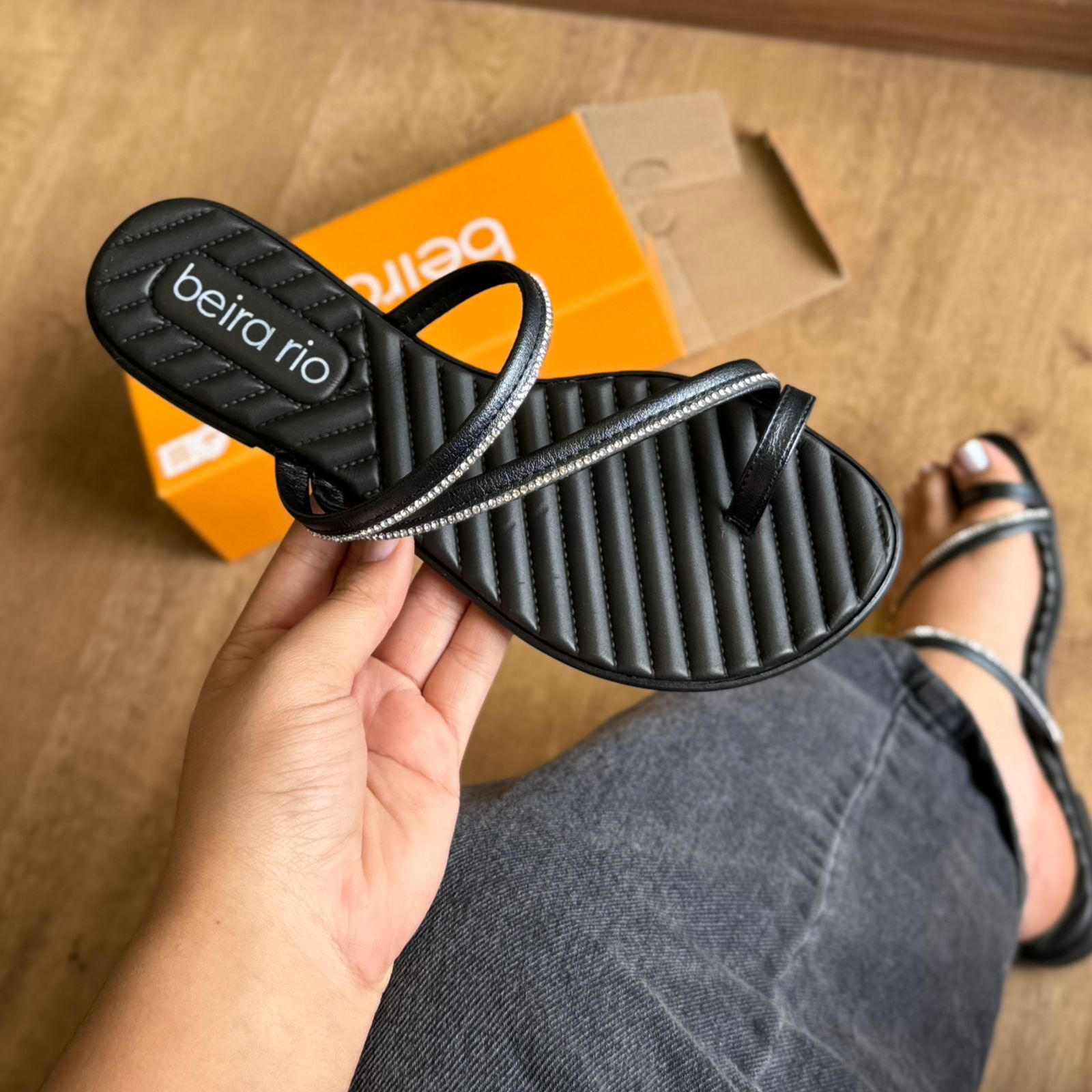 Sandália Beira Rio Rasteira Strass 8519.117