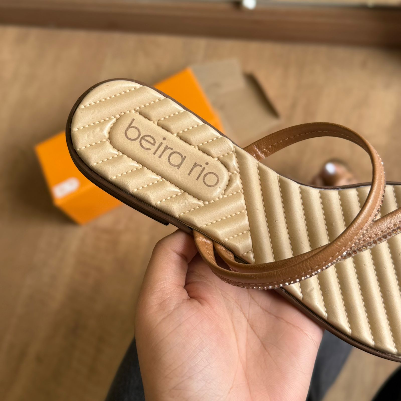 Sandália Beira Rio Rasteira Strass 8519.117