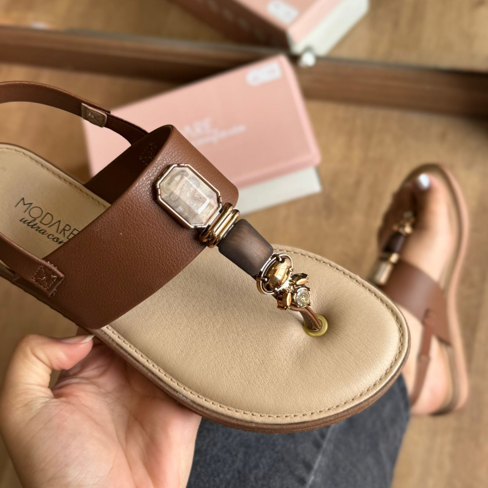 Sandália Rasteirinha Pedrarias Modare 7141.120