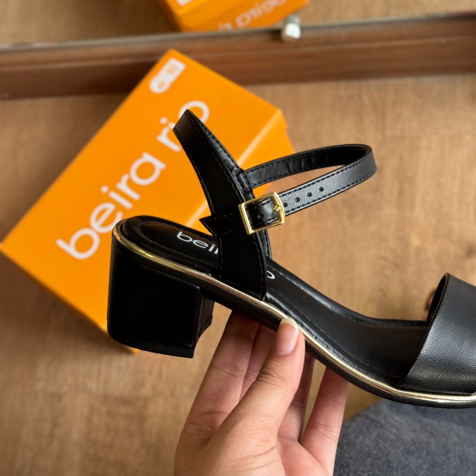 Sandália Beira Rio Salto Bloco Detalhe Dourado 8379.203