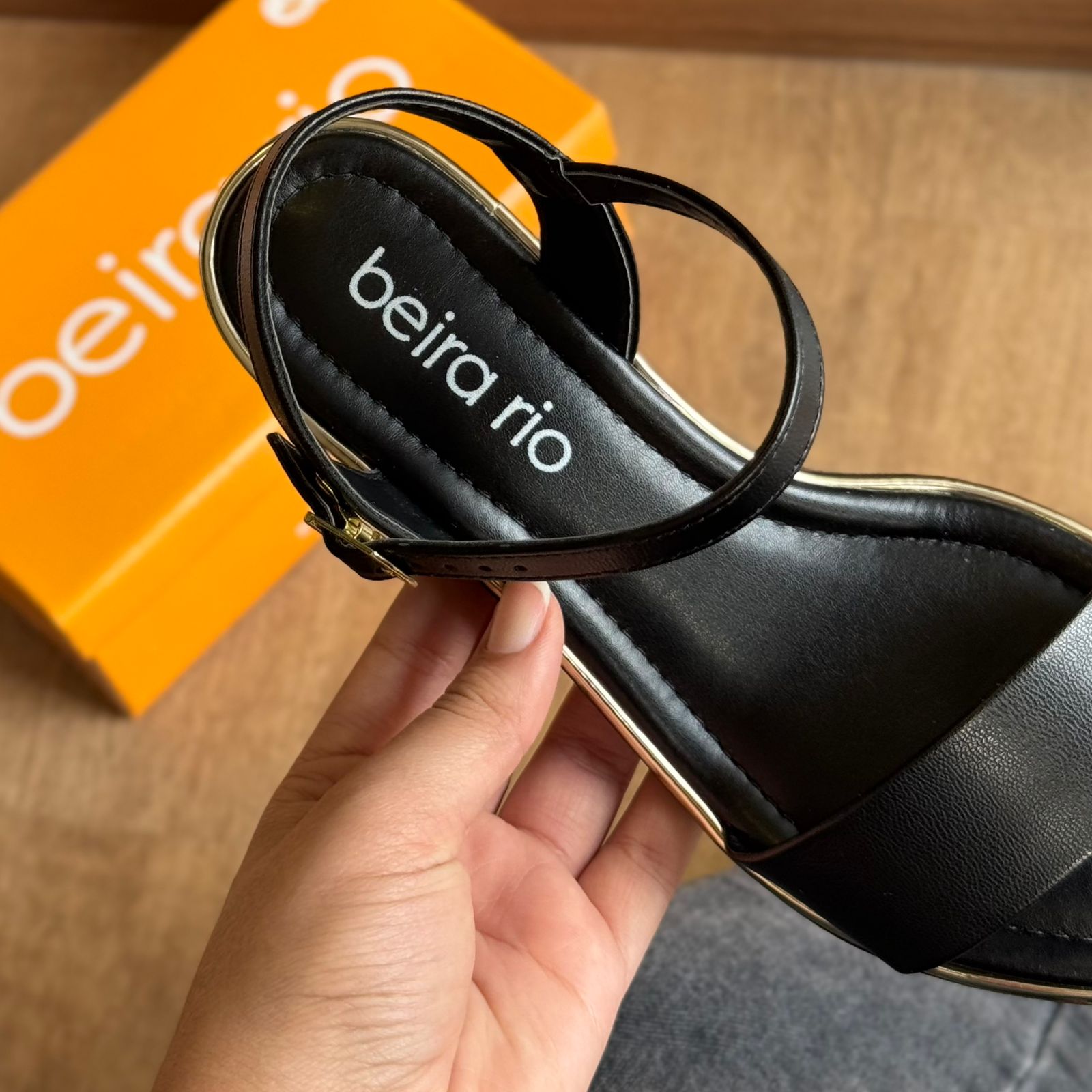 Sandália Beira Rio Salto Bloco Detalhe Dourado 8379.203