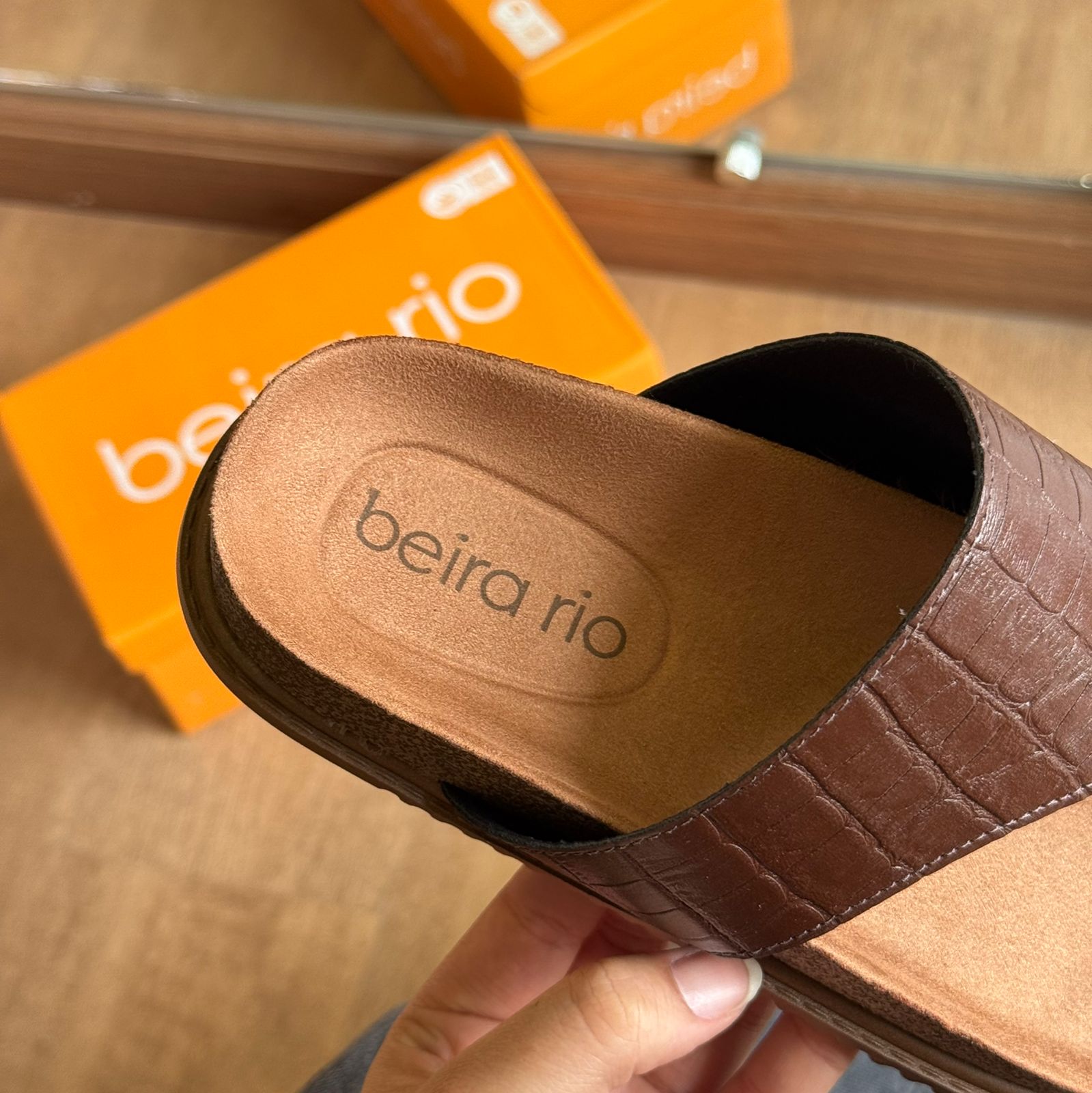 Sandália Couro Croco Detalhe Dourado Beira Rio 8524.110.30630