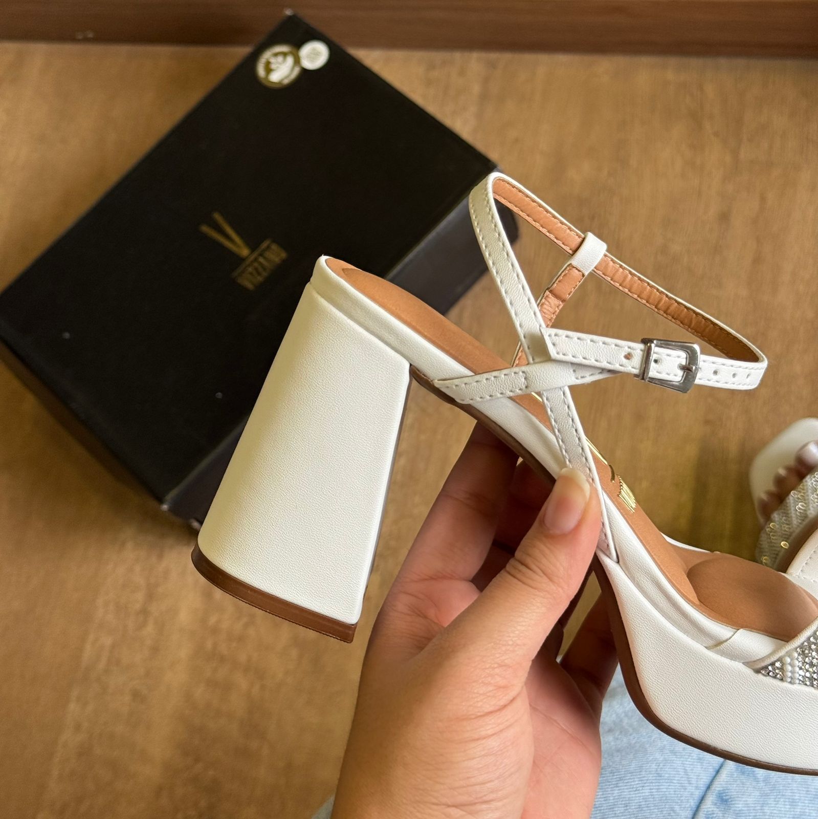 Sandália Vizzano Salto Bloco Tira Brilhosa 6472.215