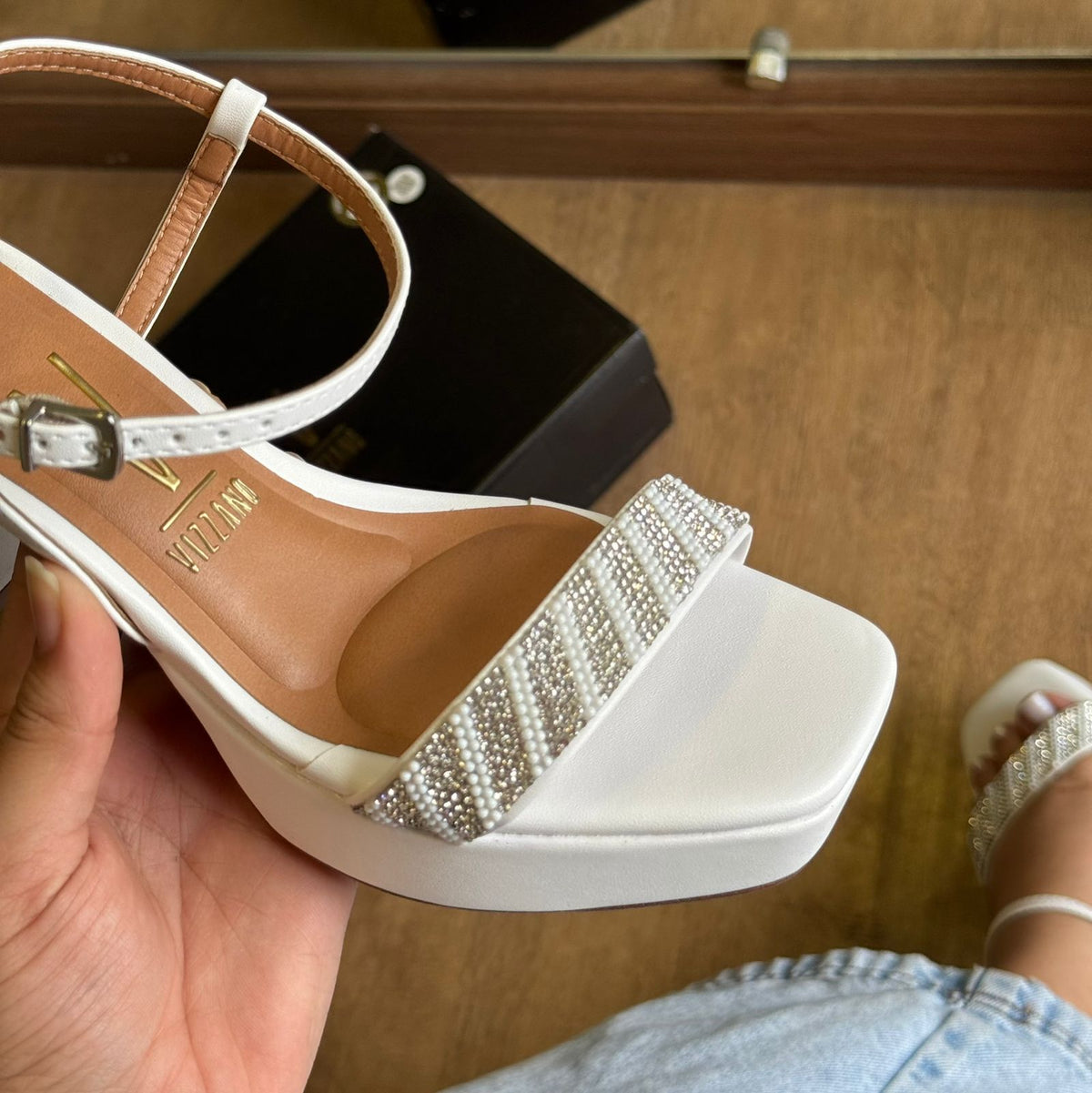 Sandália Vizzano Salto Bloco Tira Brilhosa 6472.215