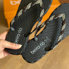 Chinelo de Dedo com Strass Beira Rio 8557.109