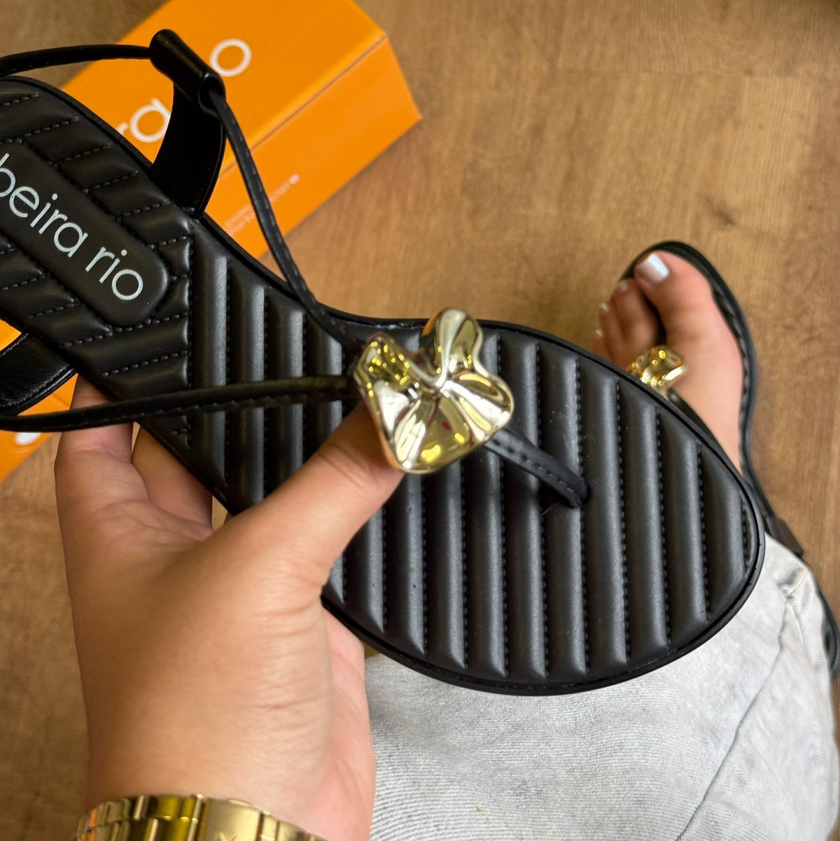 Sandália Beira Rio Detalhe Dourado 8519.120