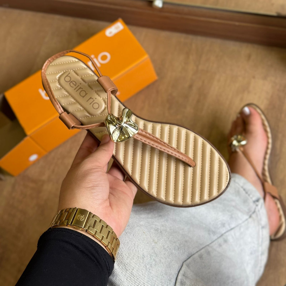 Sandália Beira Rio Detalhe Dourado 8519.120