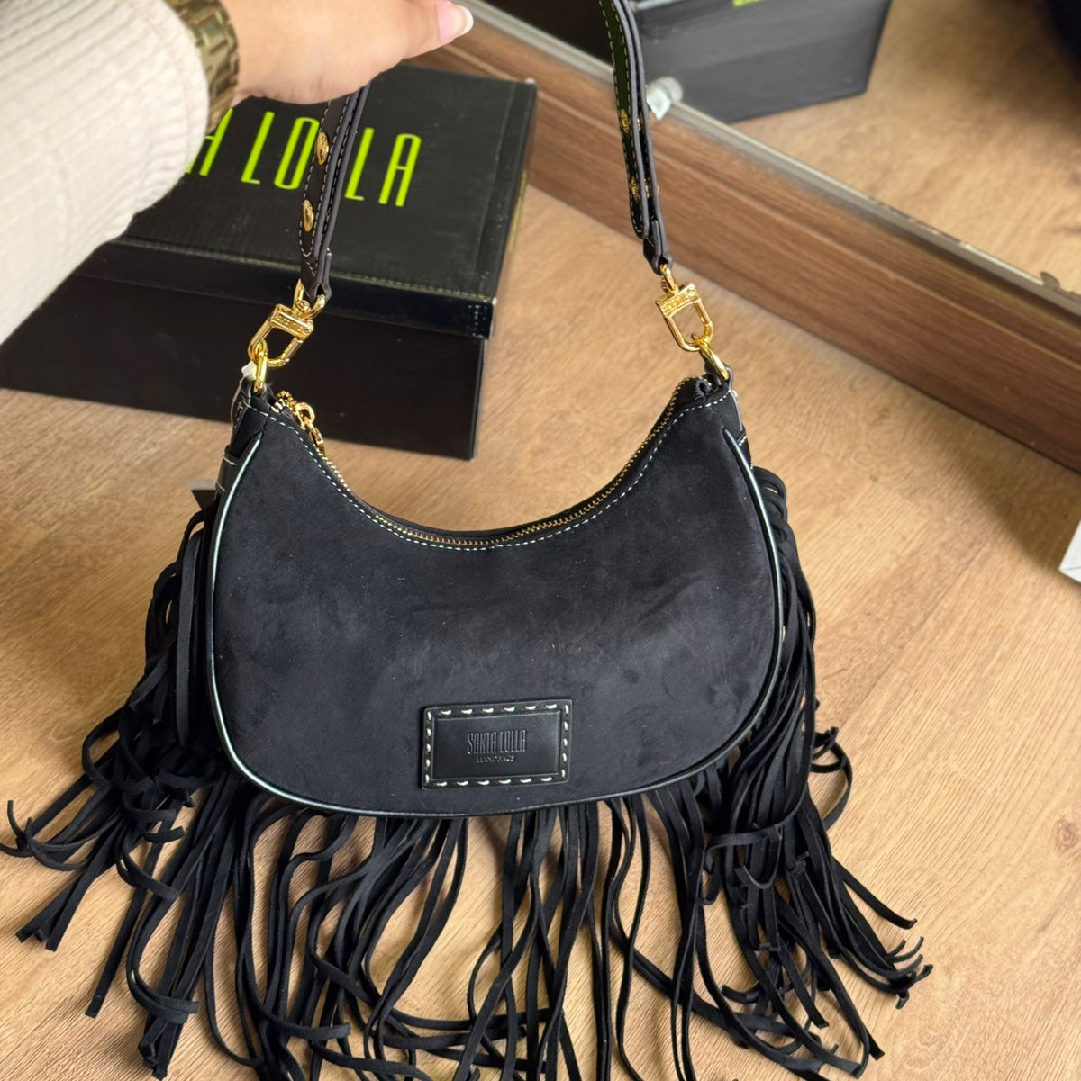 Bolsa Santa Lolla Hobo Camurça Franjas Alça de Ombro 0470.56F0.038E