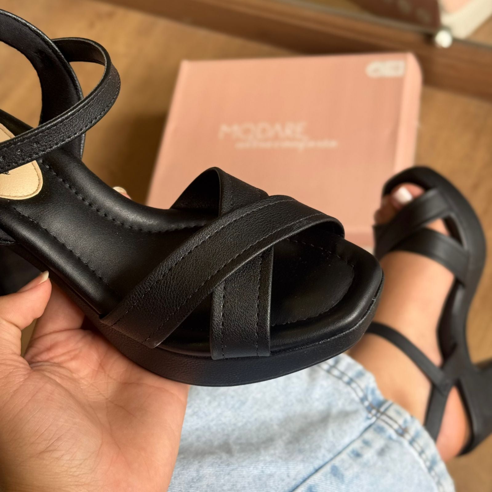 Sandália Modare Salto Bloco Tiras Cruzadas 7203.110