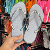 Havaianas Slim Point + Pin Concha, Sereia, Golfinho