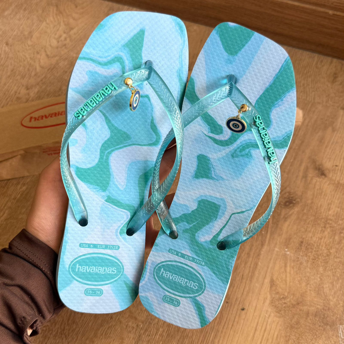 Havaianas Square Jelly + Pin Olho Grego Pendurado