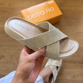 Sandália Beira Rio Rasteira Tiras Cruzadas Brilhosas 8542.104