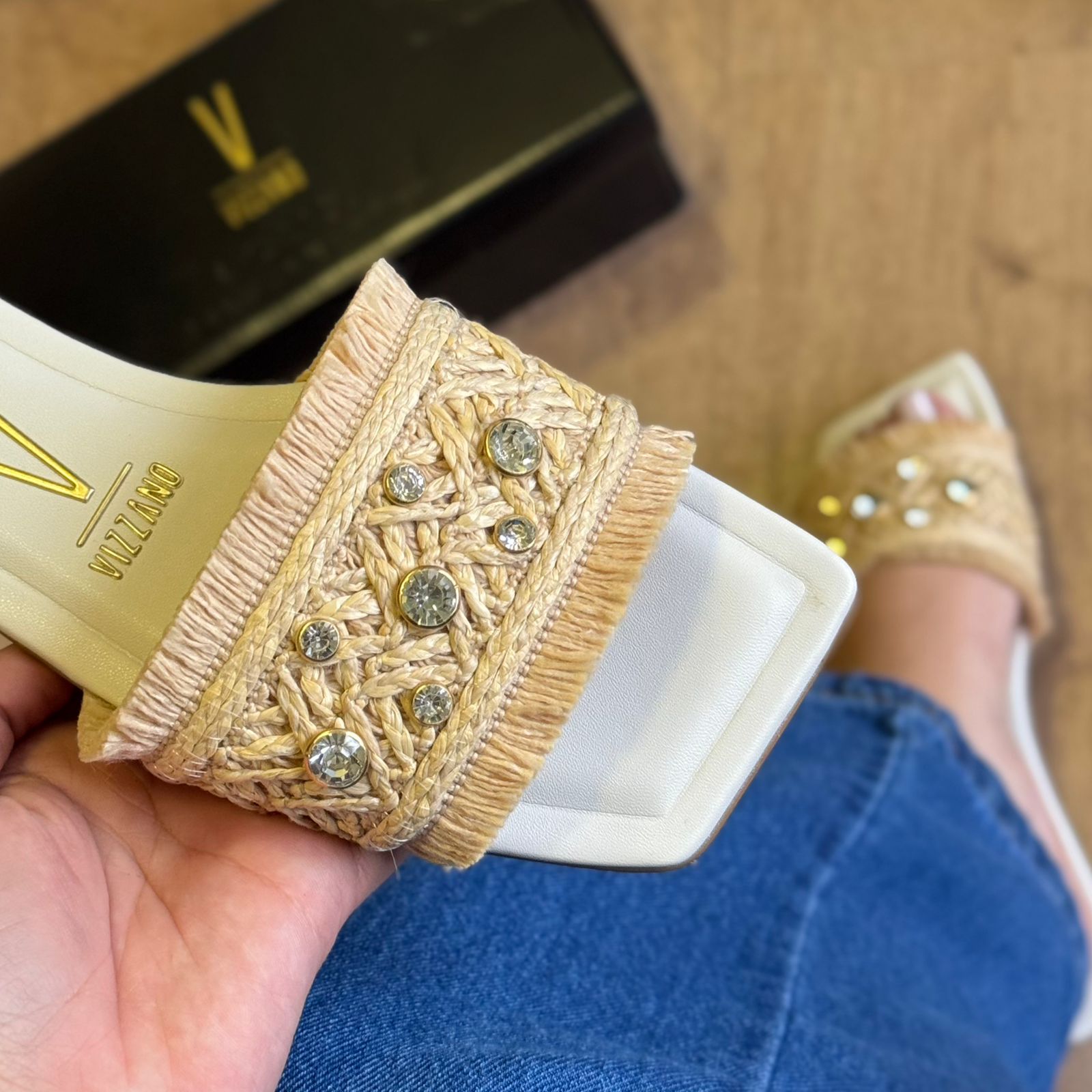 Sandália Vizzano Rasteira Detalhe Natural 6513.324