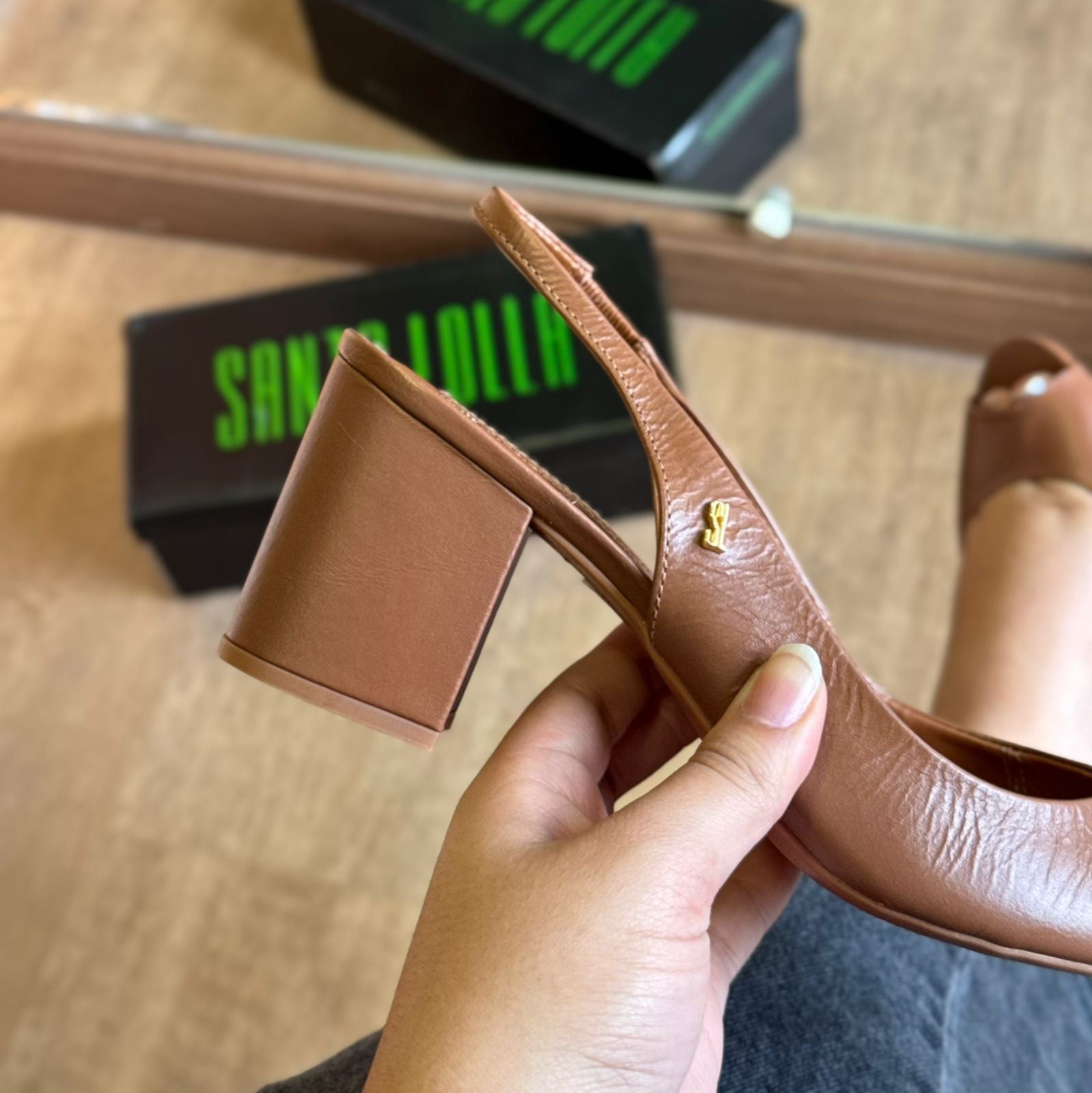 Sandália Santa Lolla Peep Toe Slingback Couro Salto Grosso 0705.4B73.033B