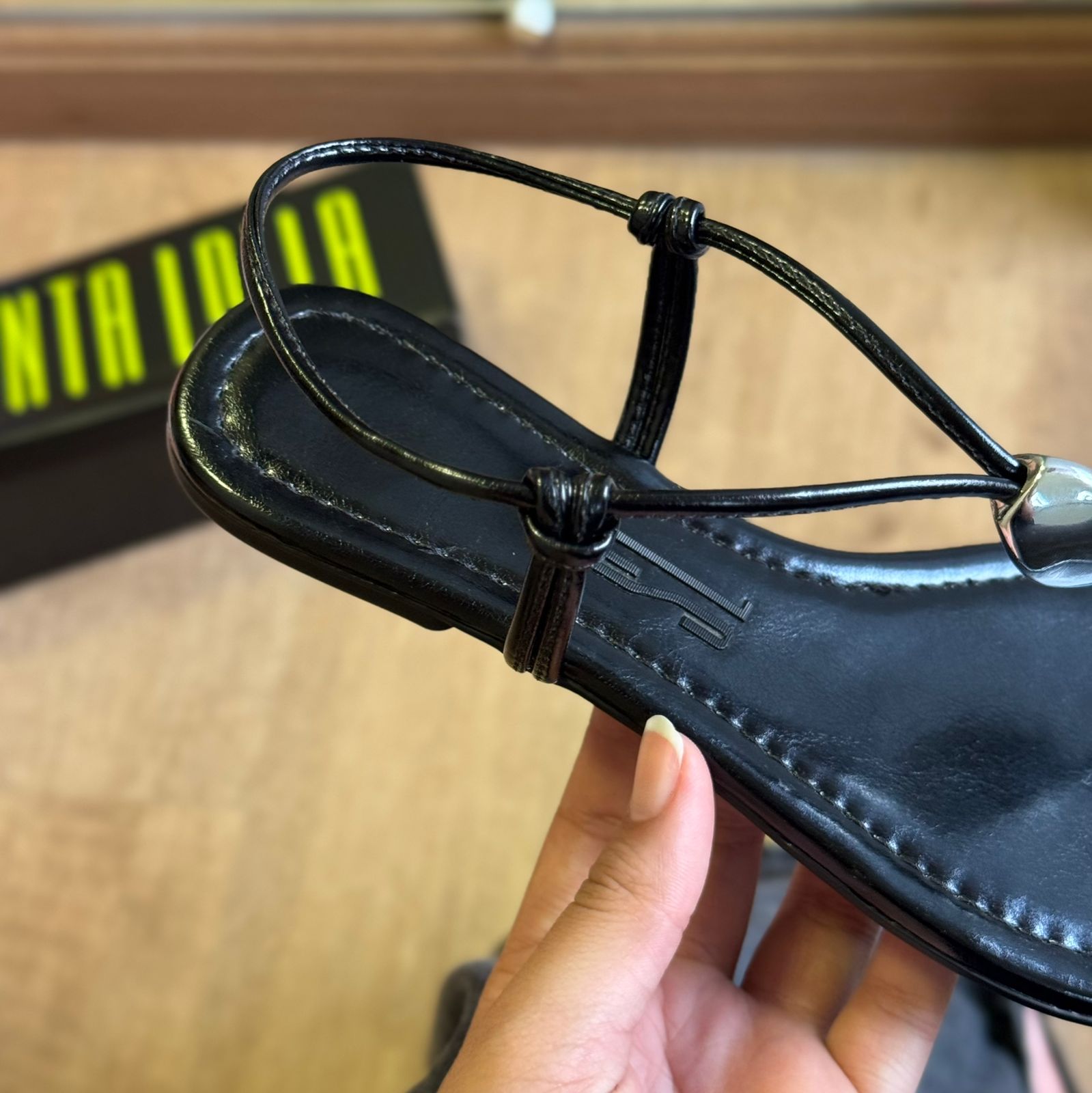 Sandália Santa Lolla Rasteira Napa Madri 01F7.5697.0A54