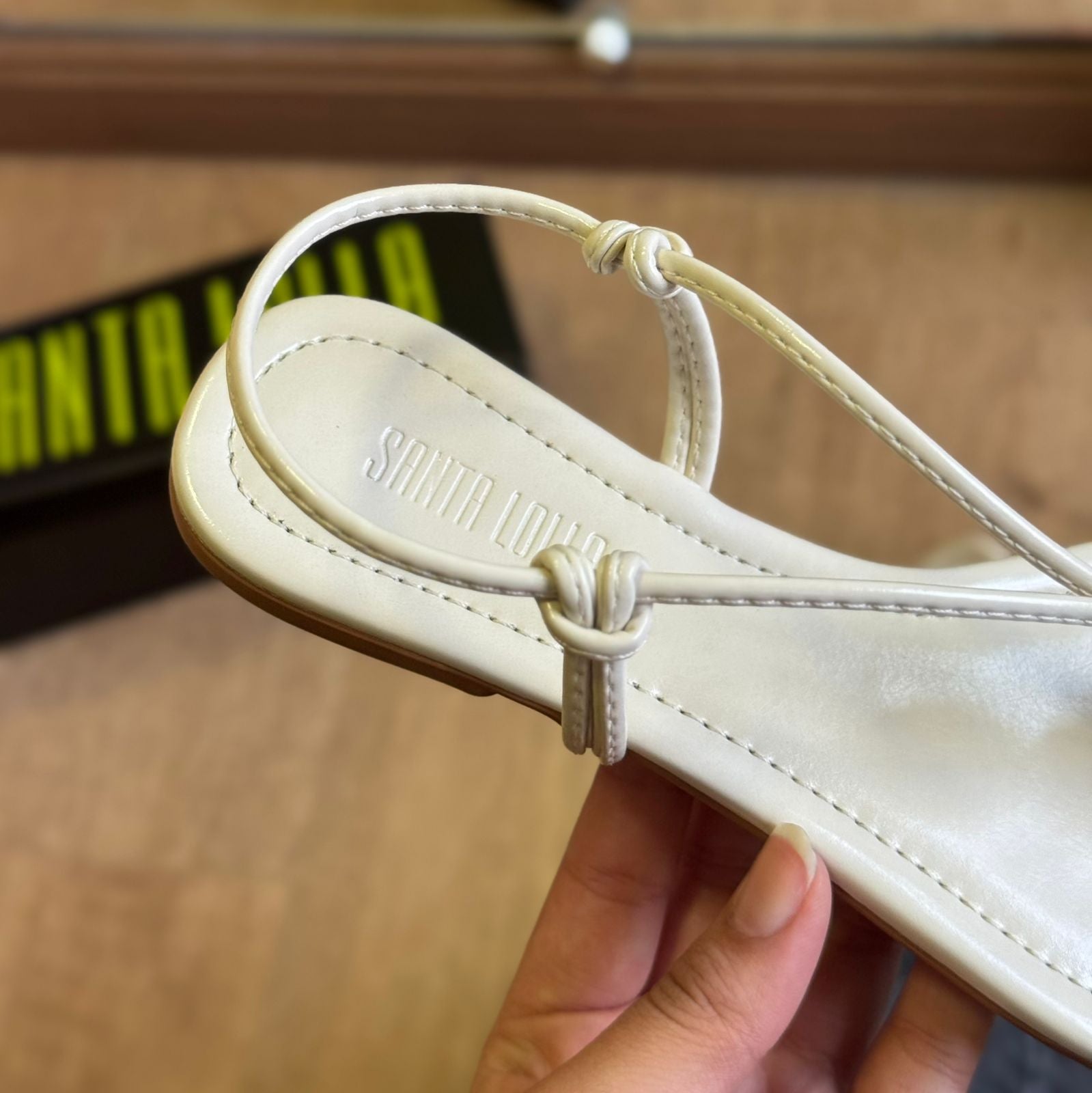 Sandália Santa Lolla Rasteira Napa Madri 01F7.5697.0A54