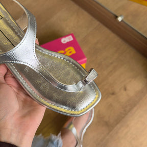 Sandália Moleca Rasteira Detalhe no Dedo 5559.103