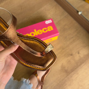 Sandália Moleca Rasteira Detalhe no Dedo 5559.103