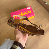 Sandália Moleca Rasteira Detalhe no Dedo 5559.103