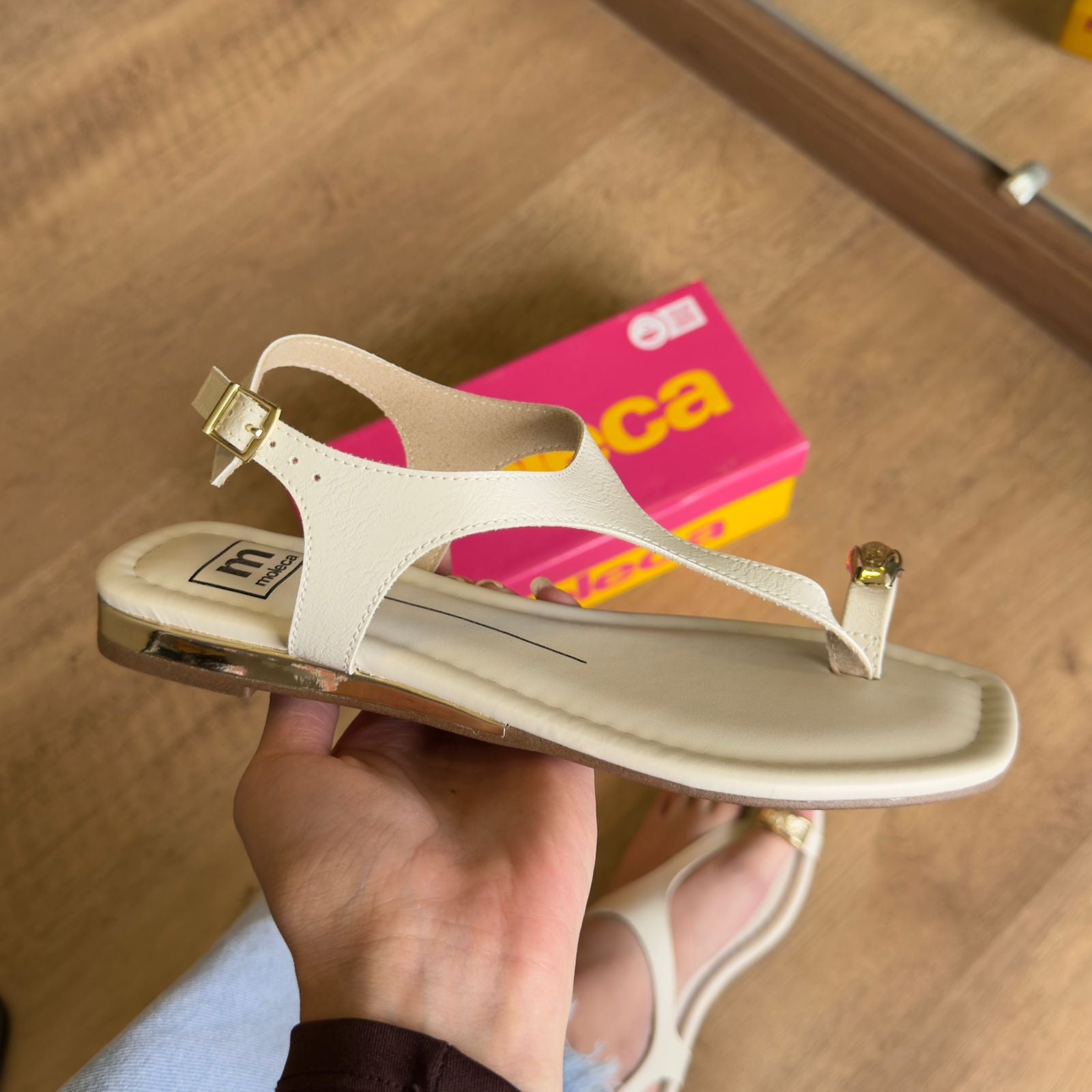 Sandália Moleca Rasteira Detalhe no Dedo 5559.103