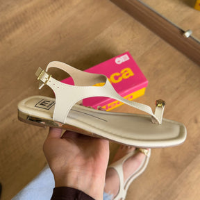 Sandália Moleca Rasteira Detalhe no Dedo 5559.103