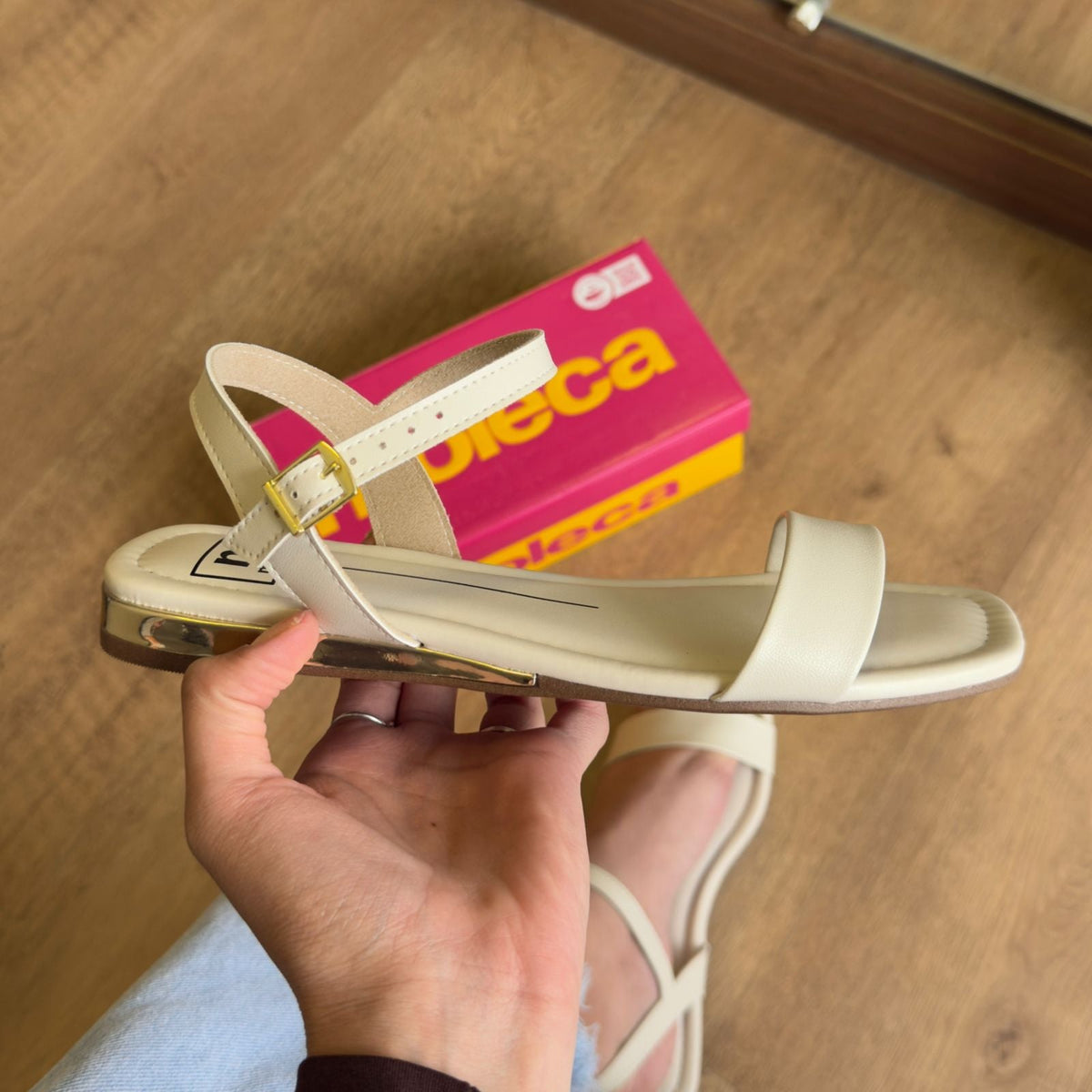 Sandália Moleca Rasteira Detalhe no Calcanhar 5559.101