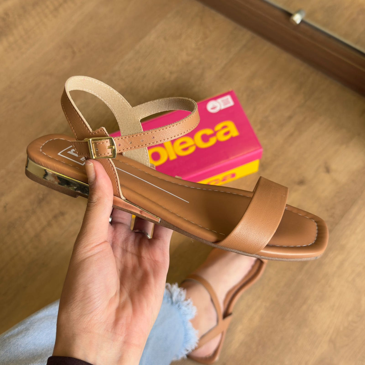 Sandália Moleca Rasteira Detalhe no Calcanhar 5559.101