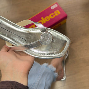 Sandália Moleca Rasteira Detalhe Circular na Tira 5559.102