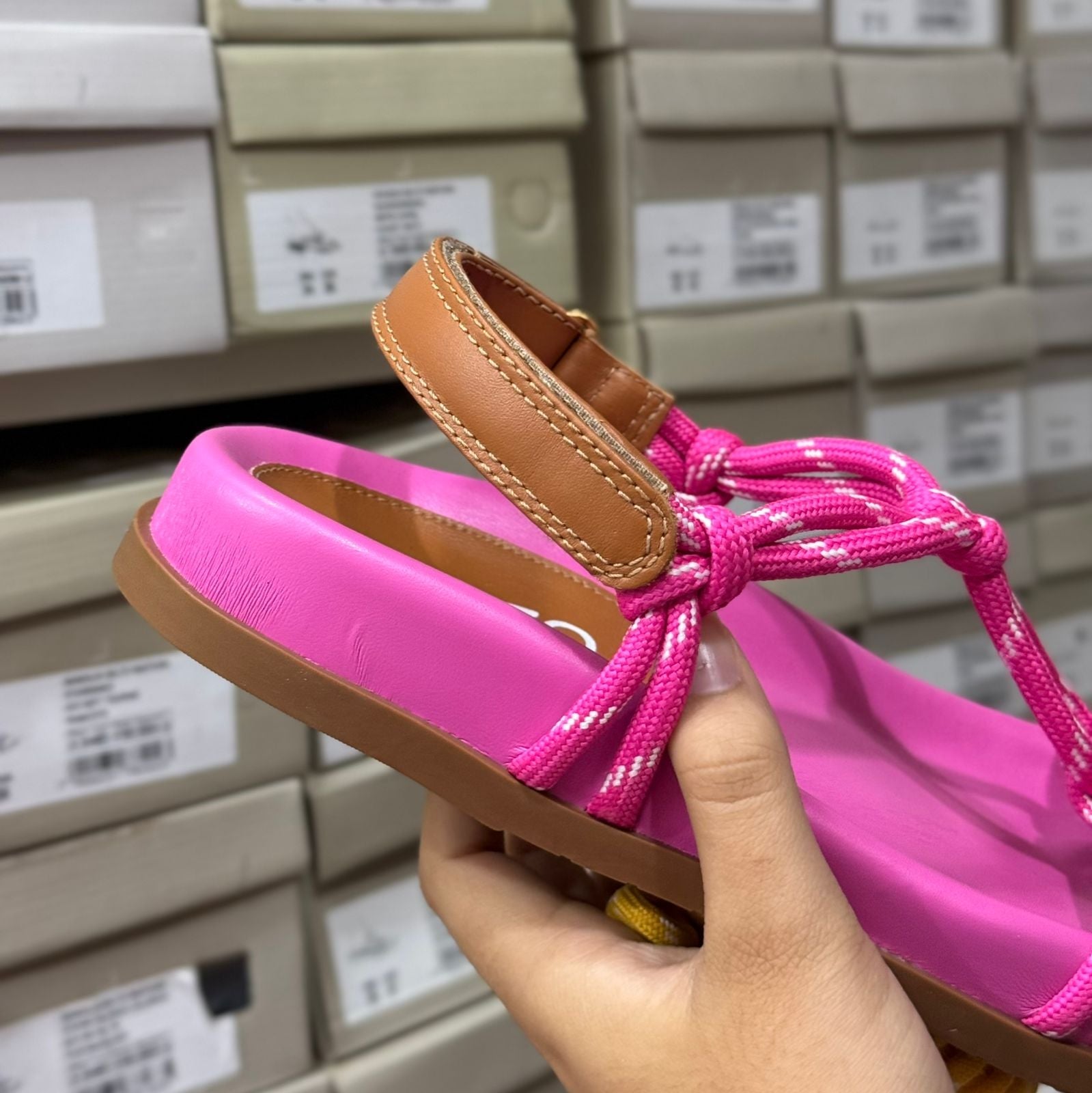 Sandália Papete Arezzo Couro Custom Anklet + Tornolozereira A120160153