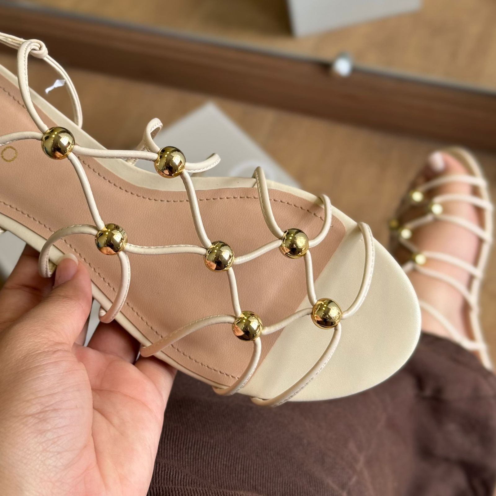 Sandália Rasteira Arezzo Tiras Esferas A044850512