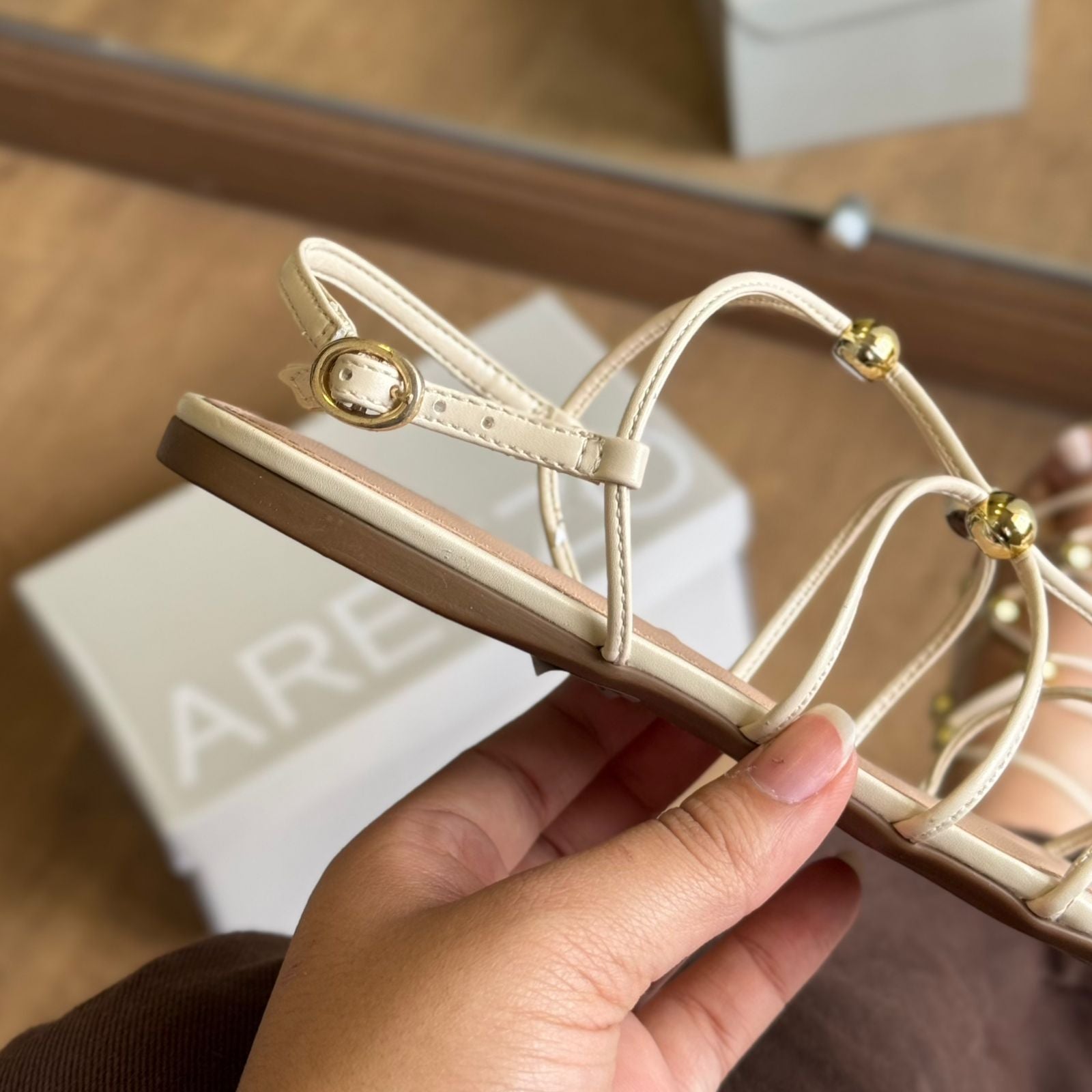 Sandália Rasteira Arezzo Tiras Esferas A044850512