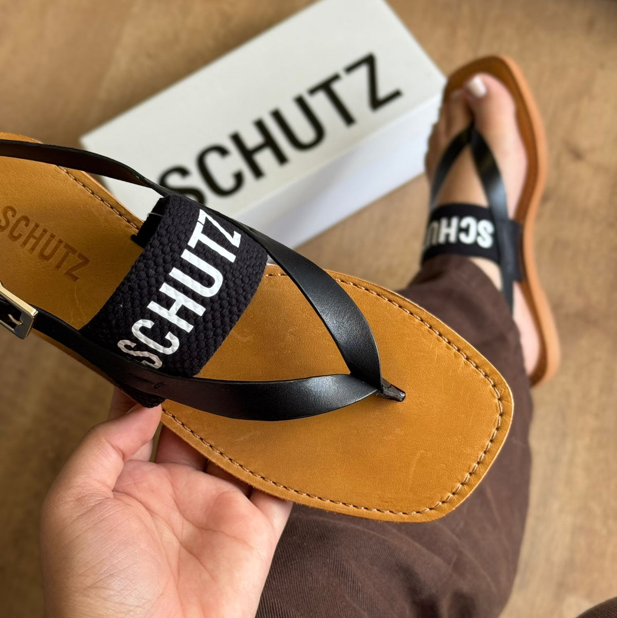 Sandália Rasteira de Dedo Schutz S208890140