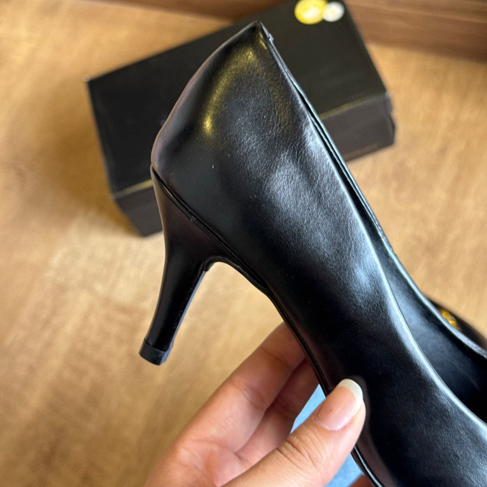 Scarpin Vizzano Bico Fino Detalhe Dourado 1185.1445