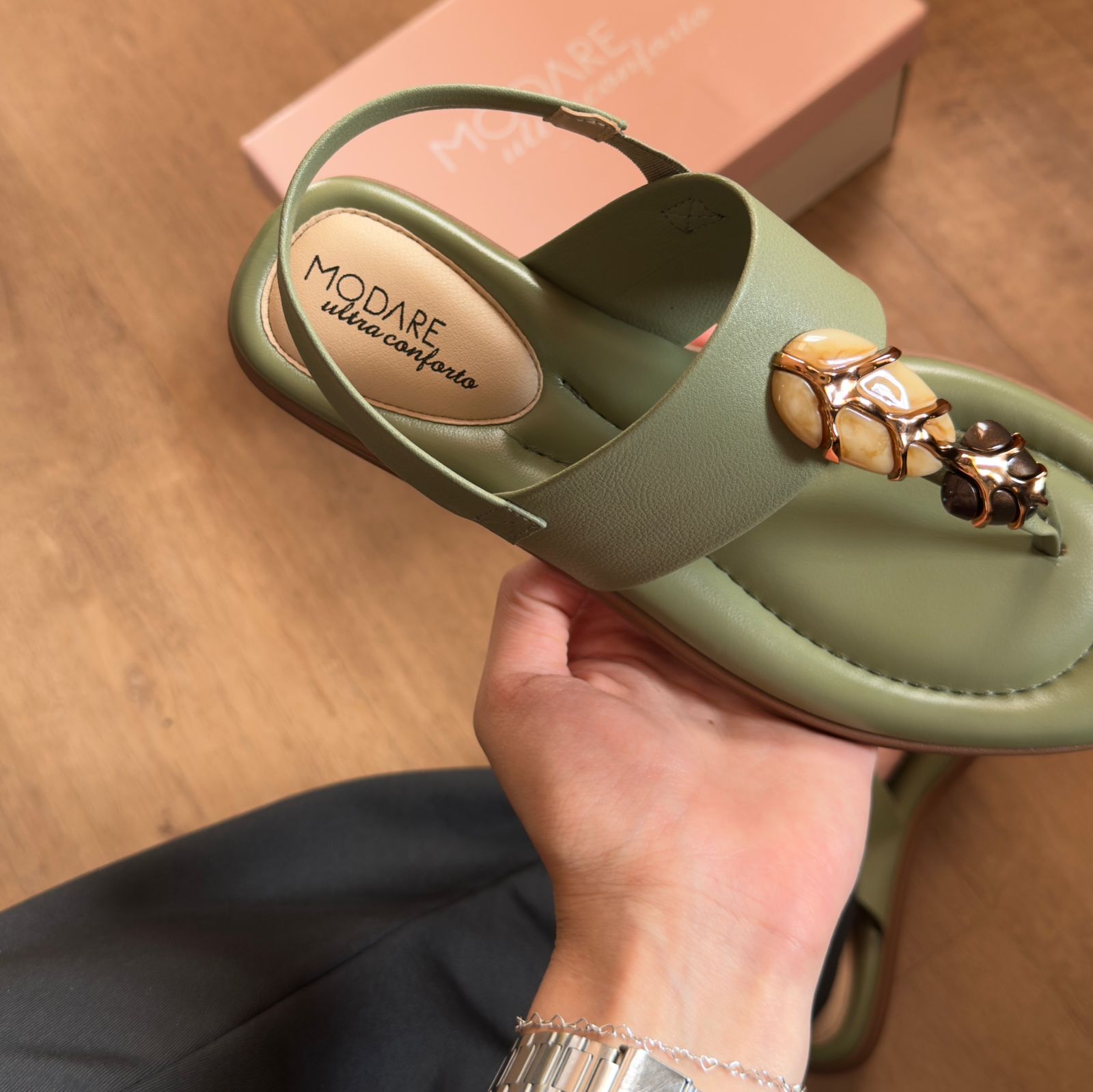 Sandália Modare Rasteira Com Pedrarias 7212.103