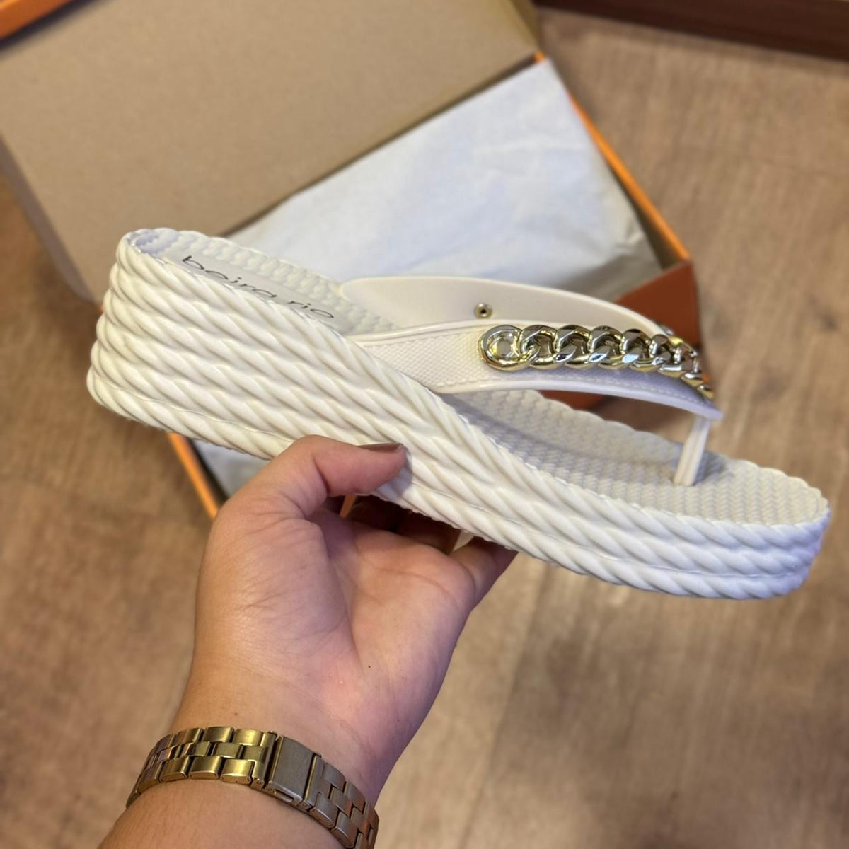 Sandália Beira Rio Corrente de Ouro  8561.103