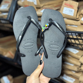 Havaianas Slim Square Logo Pop + Pin Tucano e Coqueiro