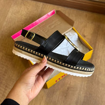 Sandália Moleca Detalhe Dourado no Cabedal 5447.526