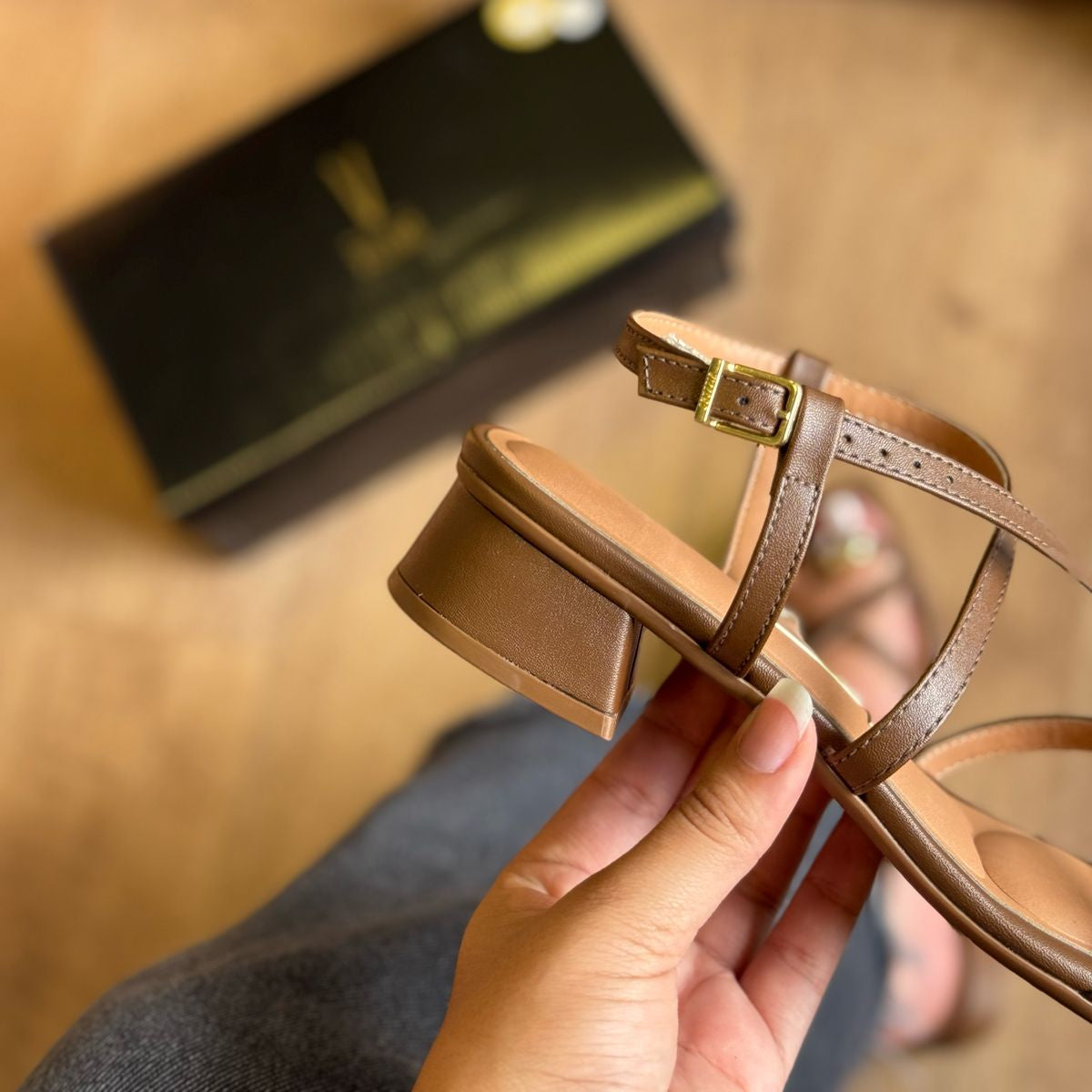 Sandália Vizzano Detalhe Dourado no Dedo 6454.123