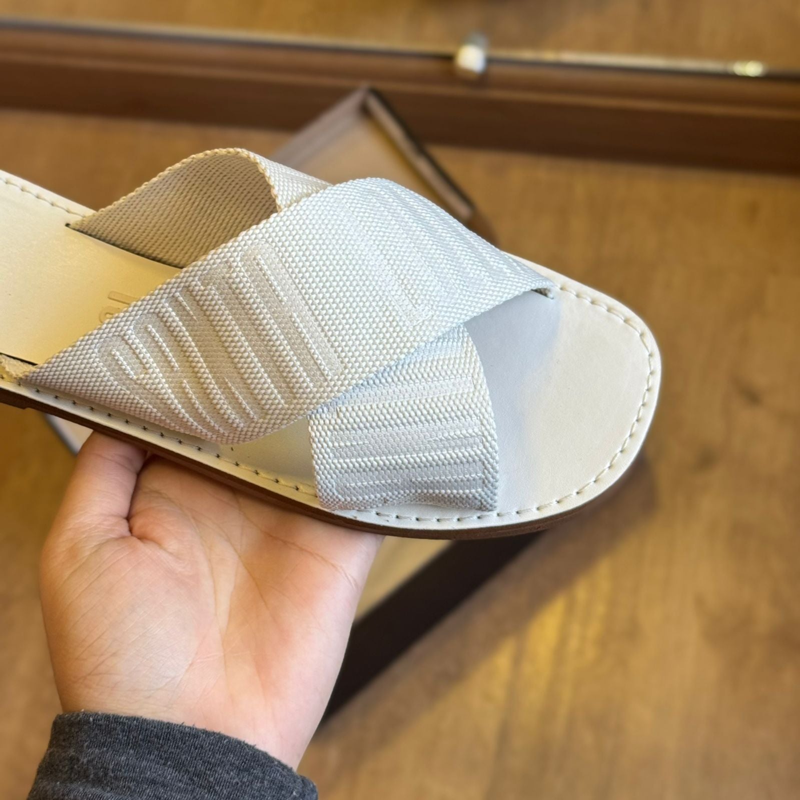 Rasteira Santa Lolla Bico Quadrado Tiras Cruzadas Gorgurão 0472.381B.01B2