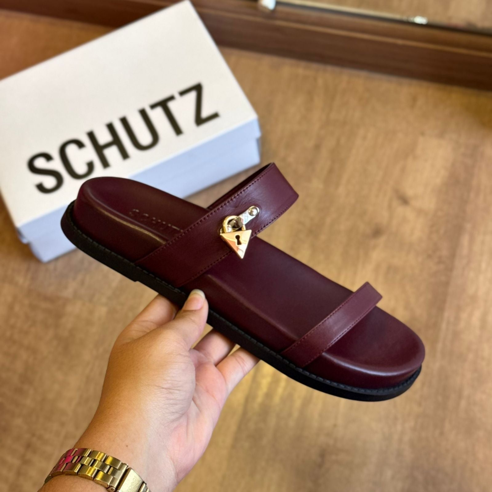 Sandália Schutz Segredo Lacrado S215640420000