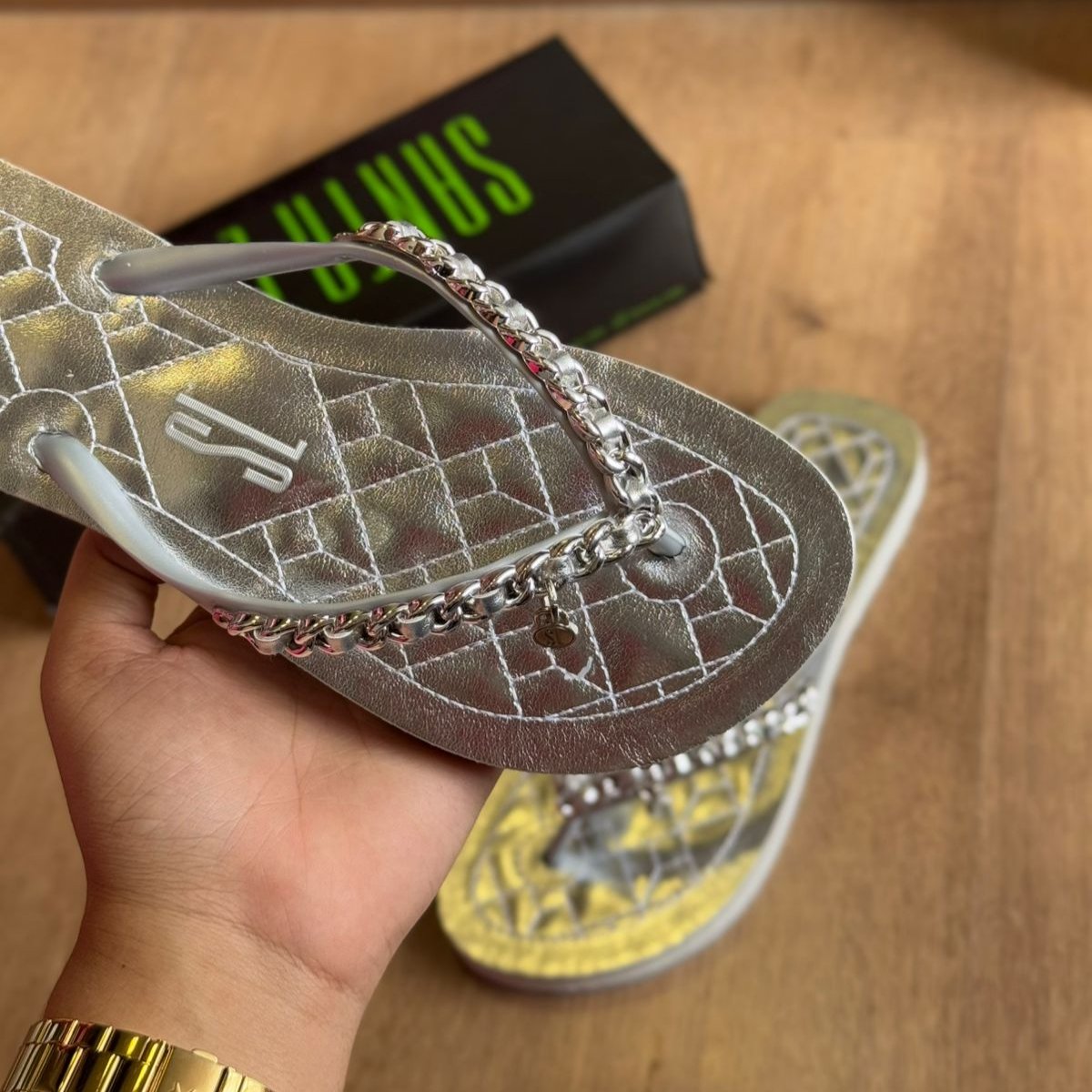 Sandália Santa Lolla Flip Flop Corrente Dourada 0106.0D67