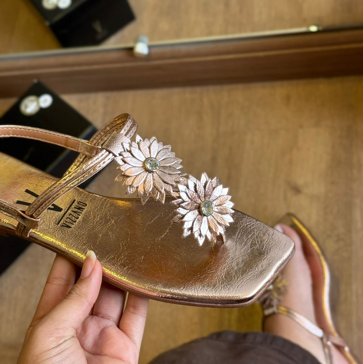 Sandália Vizzano Rasteira Detalhe de Flror 6553.205