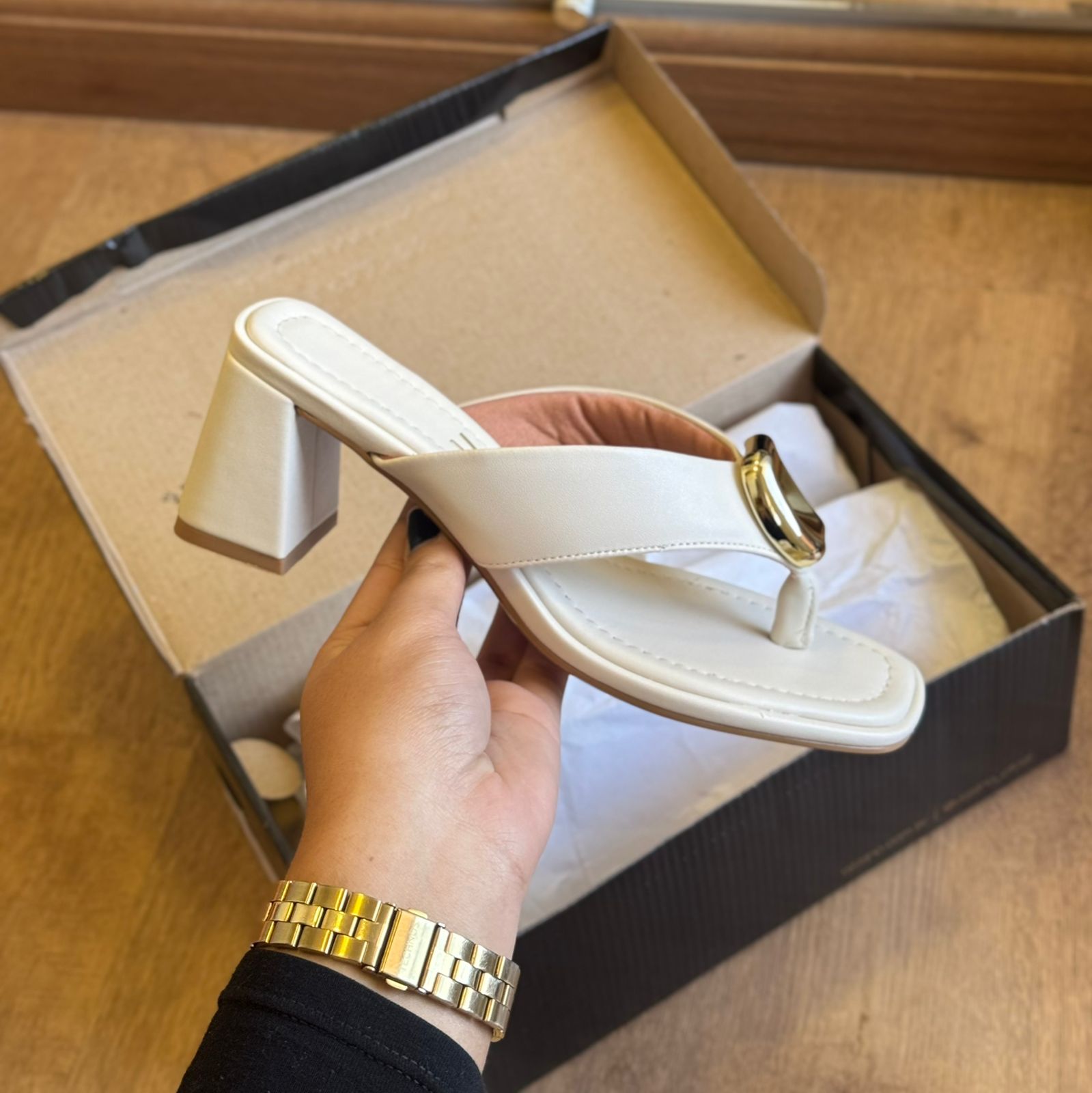 Sandália Vizzano Quadrado Dourado 6530.104