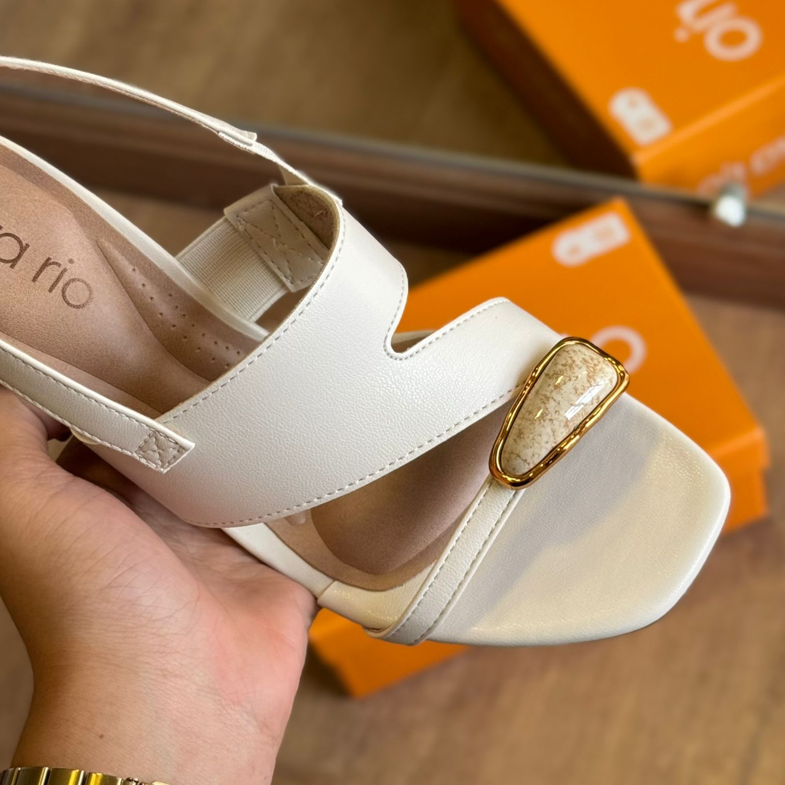 Salto Beira Rio Marfim Polido 8436.243