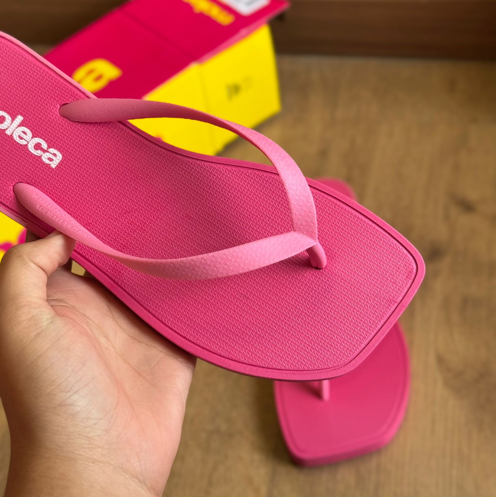 Chinelo de Dedo Moleca Detalhes da Marca 5552.200