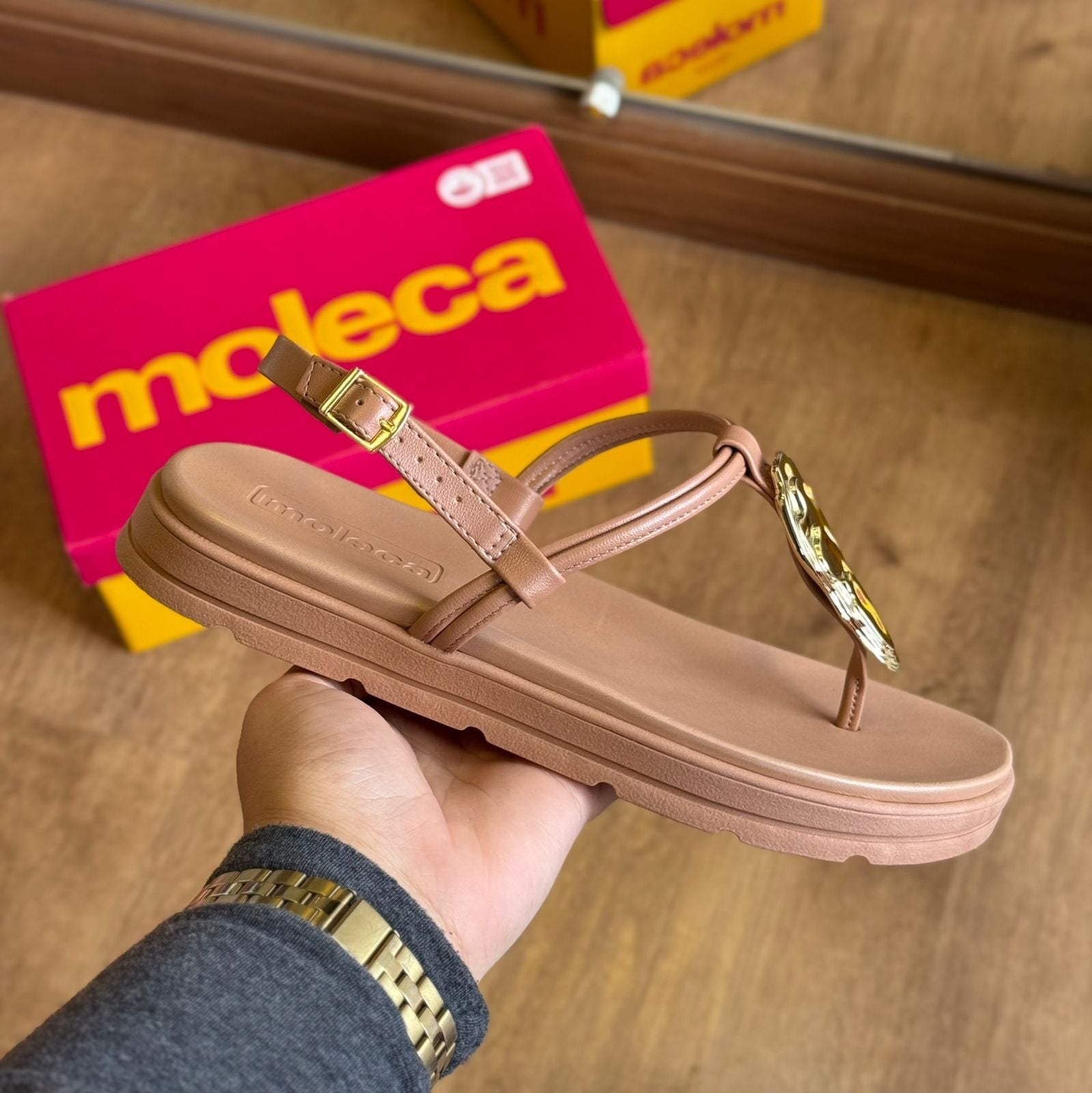 Sandália Moleca Detalhe Dourado de Folha 5490.122