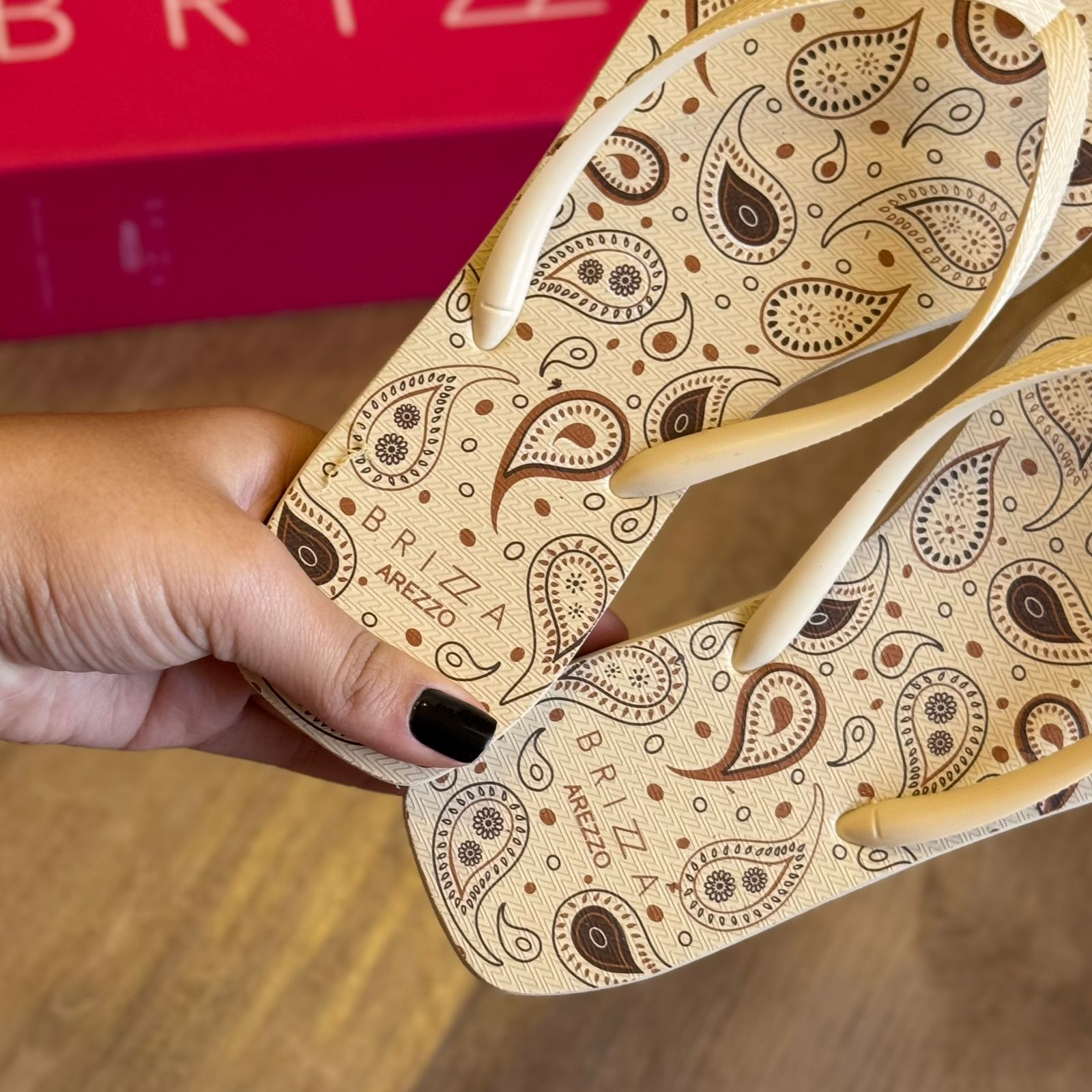 Chinelo de Dedo Arezzo Square Z190270264