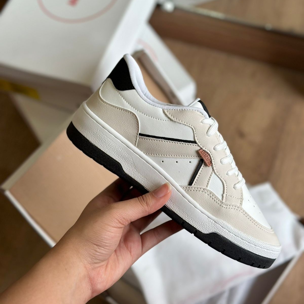 Tênis Ana Capri Recortes Kei C306030002