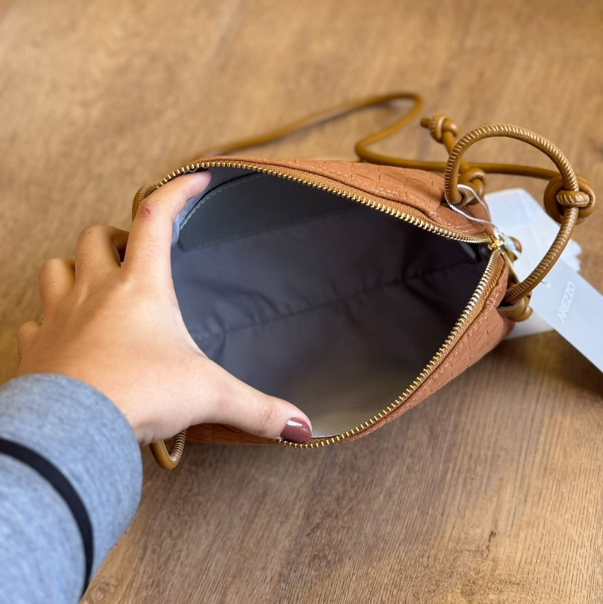 Bolsa Tiracolo Arezzo Camurça Tressê Pequena A500210976