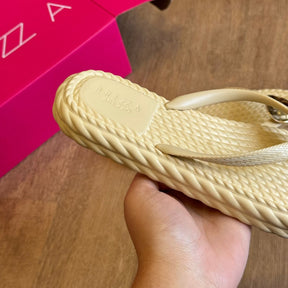 Rasteira Arezzo Detalhe Dourado Z191550006